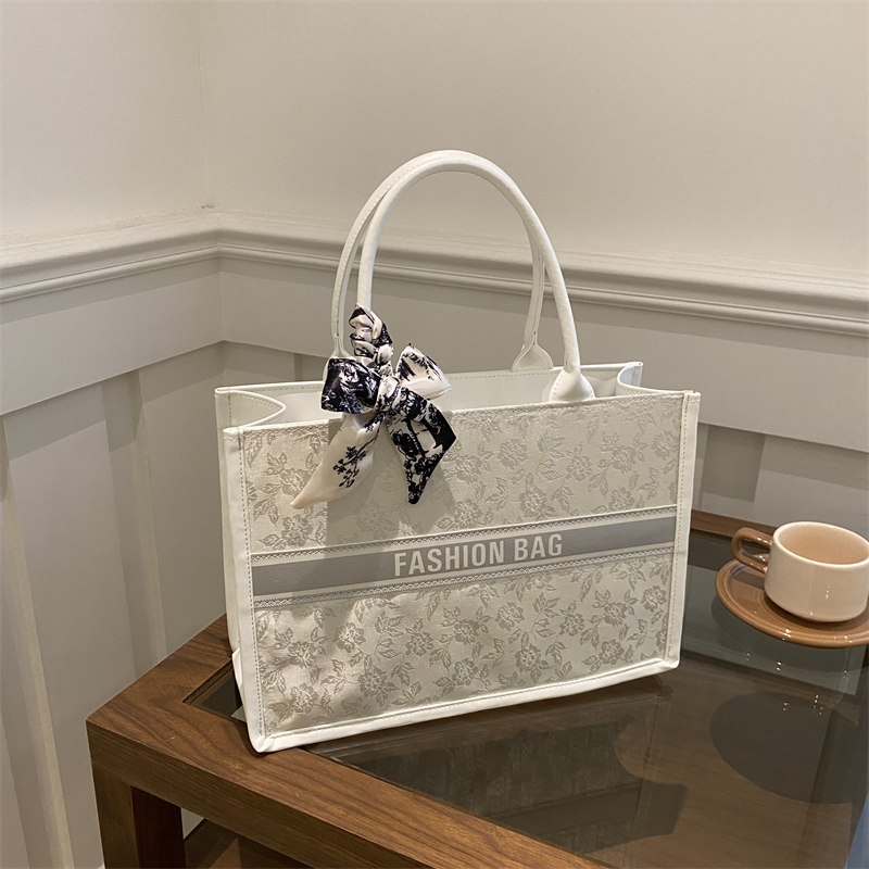 Luxury Elegant Women Tote Bag  - огляд і ціна Luxury Bags Vendor