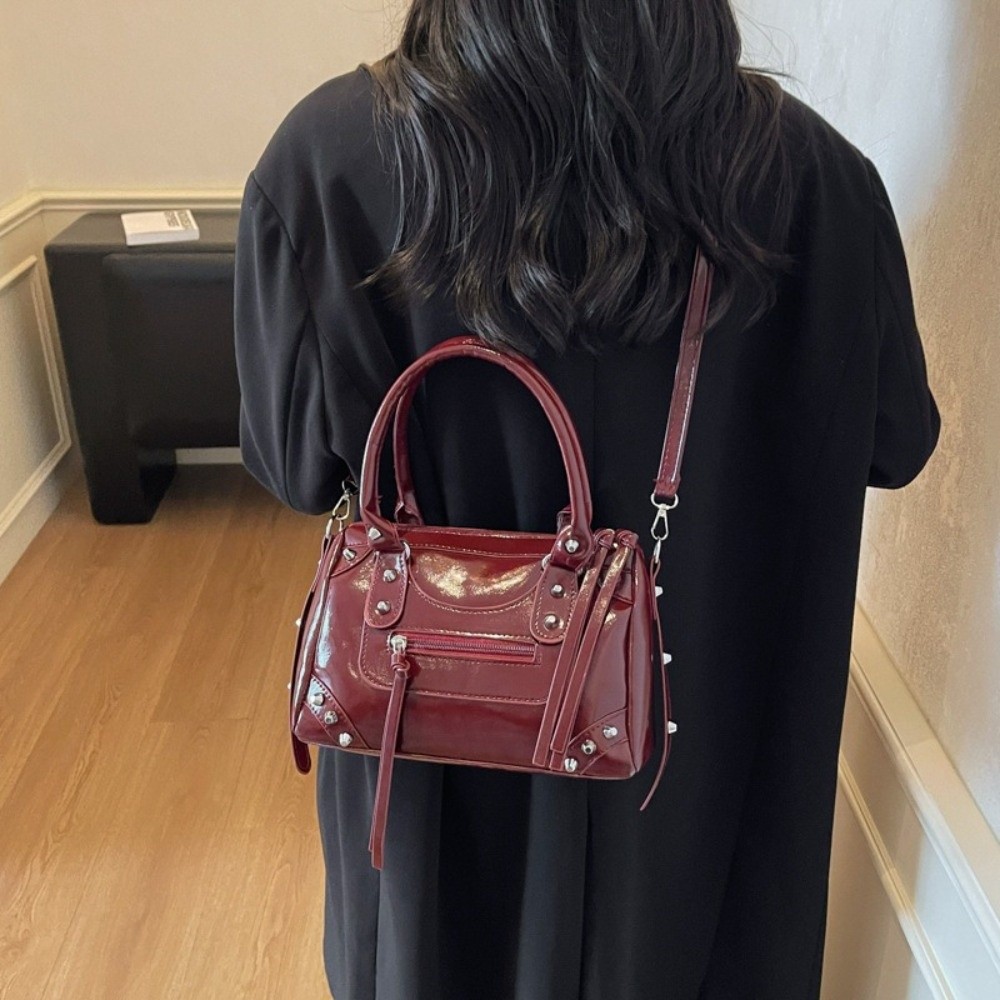 Vintage Rivets Pillow Bag Larg - огляд і ціна Top Handle Patent Bag