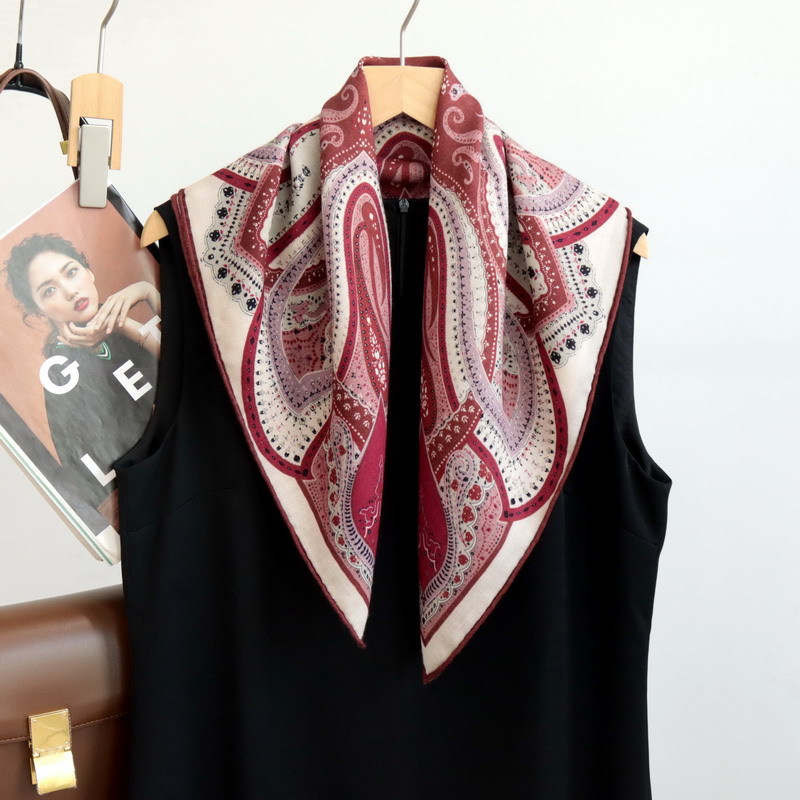 Paisley Small Neck Scarf 65CM  - огляд і ціна Luxury Bags Design