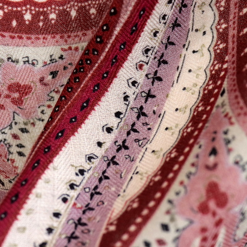 Paisley Small Neck Scarf 65CM  - огляд і ціна Luxury Bags Design