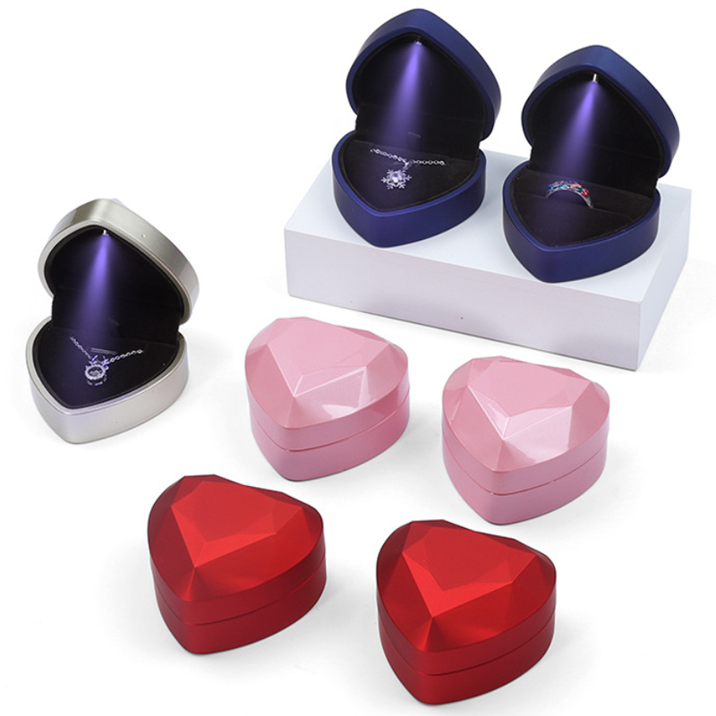 Creative LED Jewelry Ring Box  - огляд і ціна Luxury Bags List