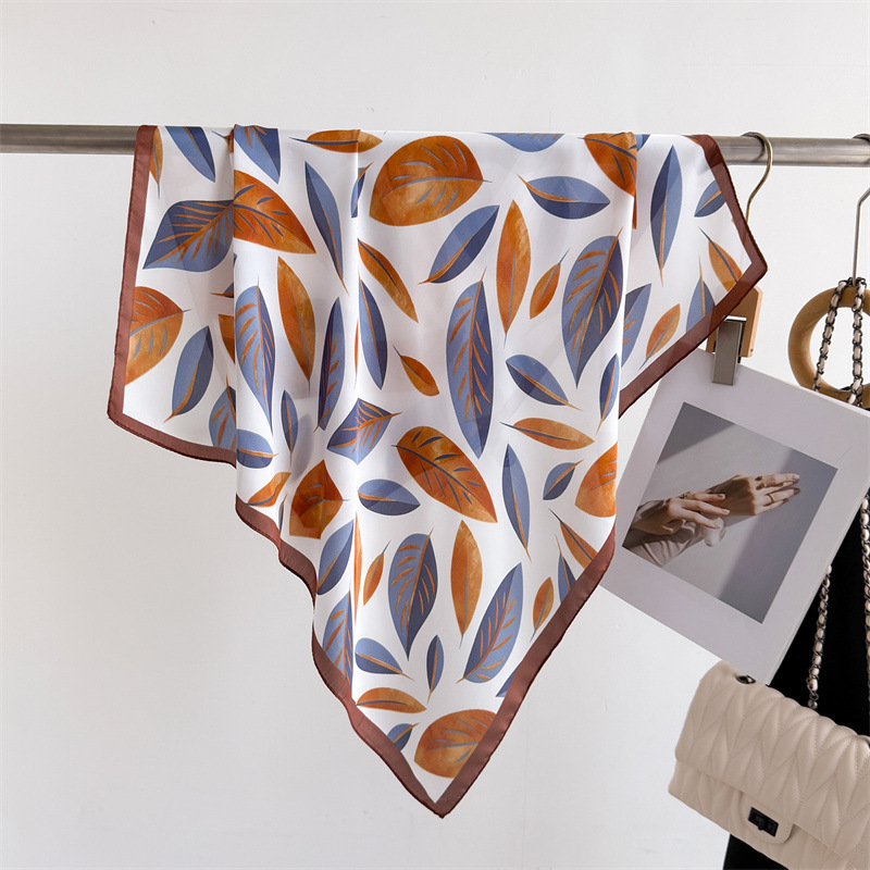 Luxury Brand Print 70cm Square - огляд і ціна Luxury Bags Expensive