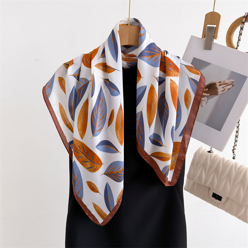 Luxury Brand Print 70cm Square - огляд і ціна Luxury Bags Expensive