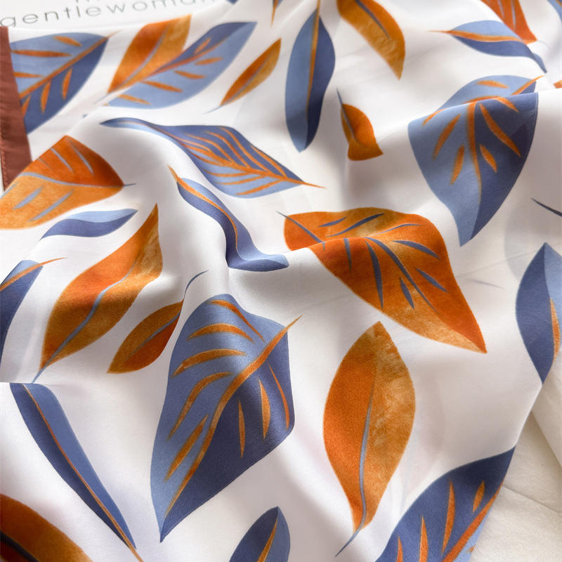 Luxury Brand Print 70cm Square - огляд і ціна Luxury Bags Expensive